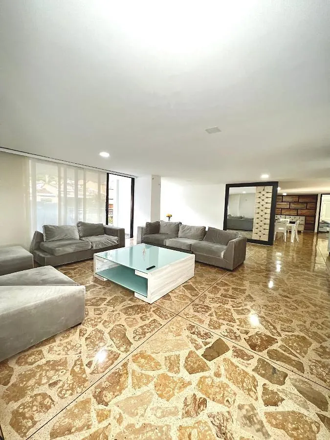 Apartamento Hermoso En El Mejor Barrio Medellin 0*,